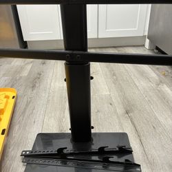 Universal Swivel Tv Mount - Up To 75 In