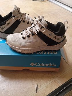 Men's Columbia hiking shoes size  8