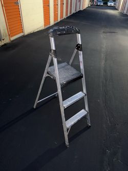 Gorilla 3-Step Aluminum Folding Ladder with Tool Tray