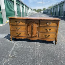 French Provincial Dresser. By Bassett Furniture. 
