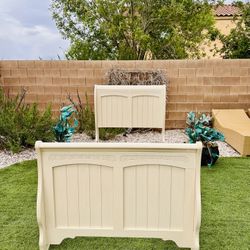 BEAUTIFUL ASHELY TWIN BED FRAME ( FREE DELIVERY 🚚 FIRST FLOOR ) GOOD CONDITION 🥰👌🏻