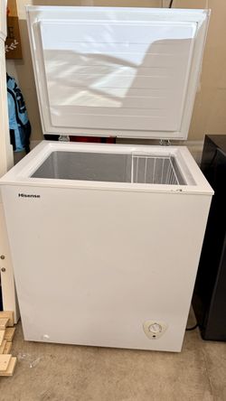Hisense 5.0 Cu. Ft. Chest Freezer | Excellent Condition