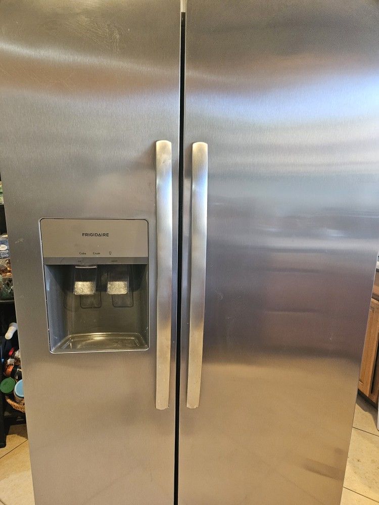 Refrigerator 