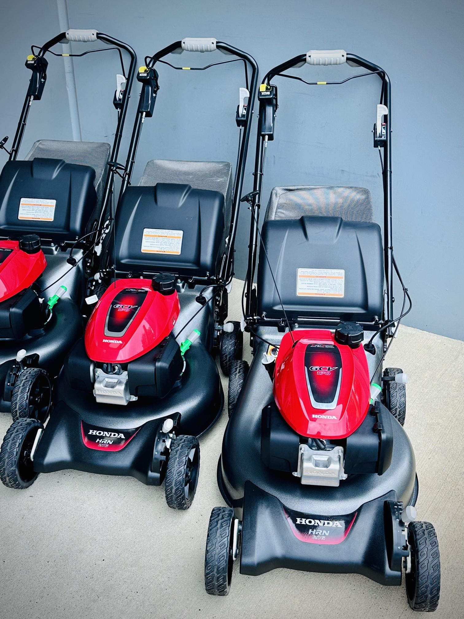 Brand new Honda 21 in. 3-in-1 Variable Speed Gas Walk Behind Self Propelled Lawn Mower with Blade Stop