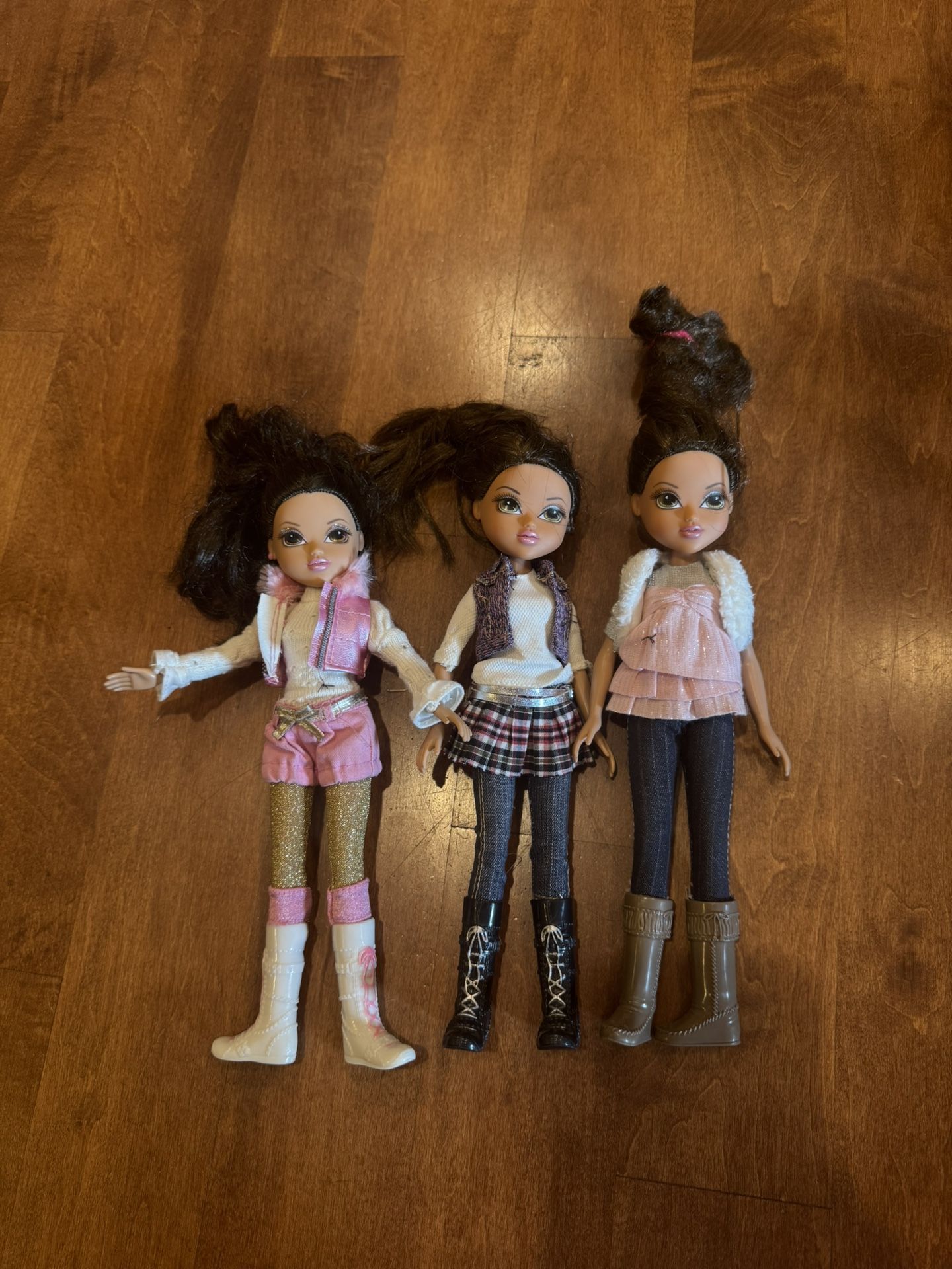 2009 MGA entertainment, Moxie girl, doll bundle shipping available