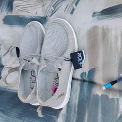 Brand New Pair Hey Dude S Size 6