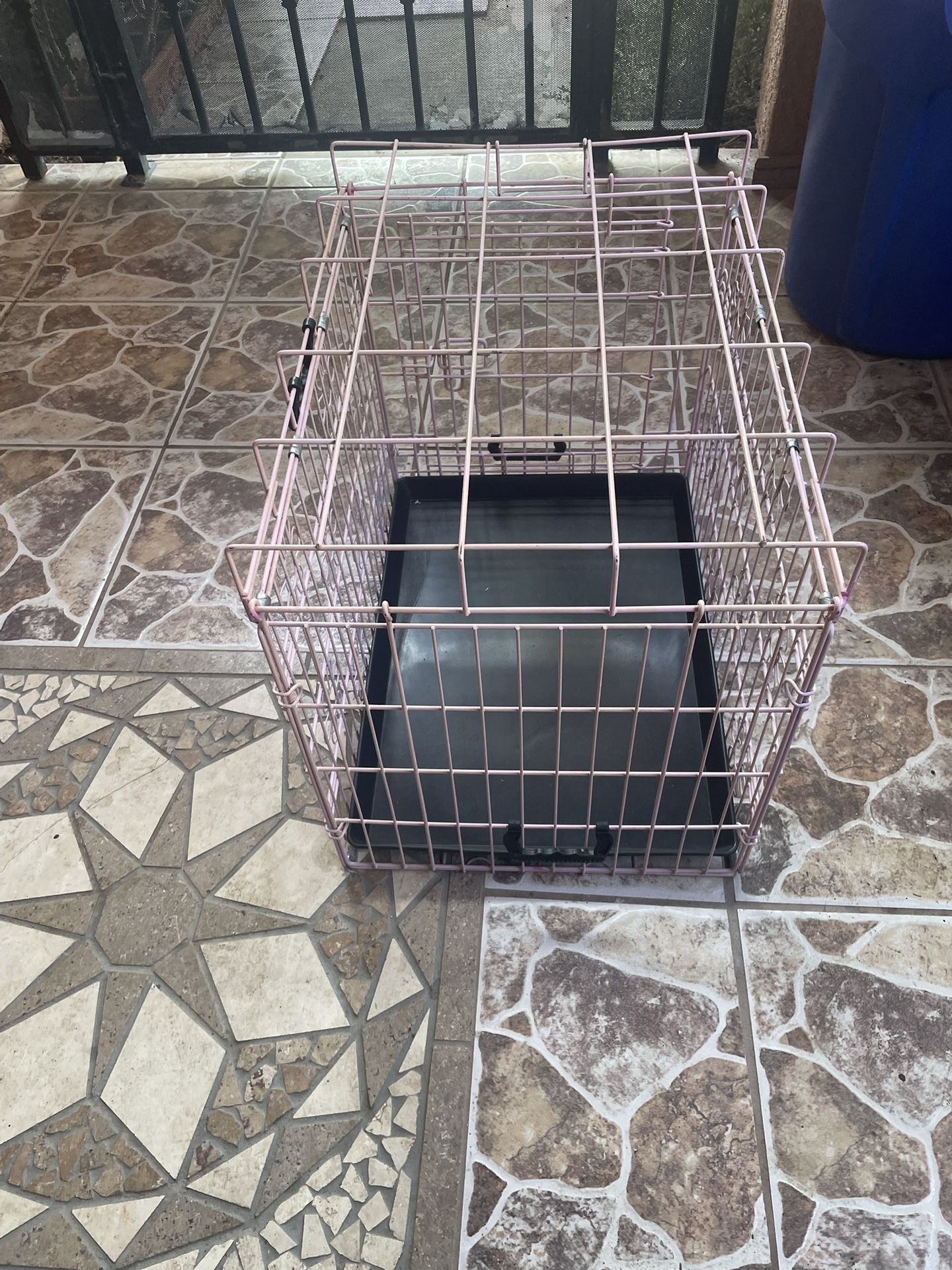 Dog Kennel For Sale 30:00 Dollars Good Condition Measurements Length 23 Inches, Wide 17 1/2, High 21 Inches