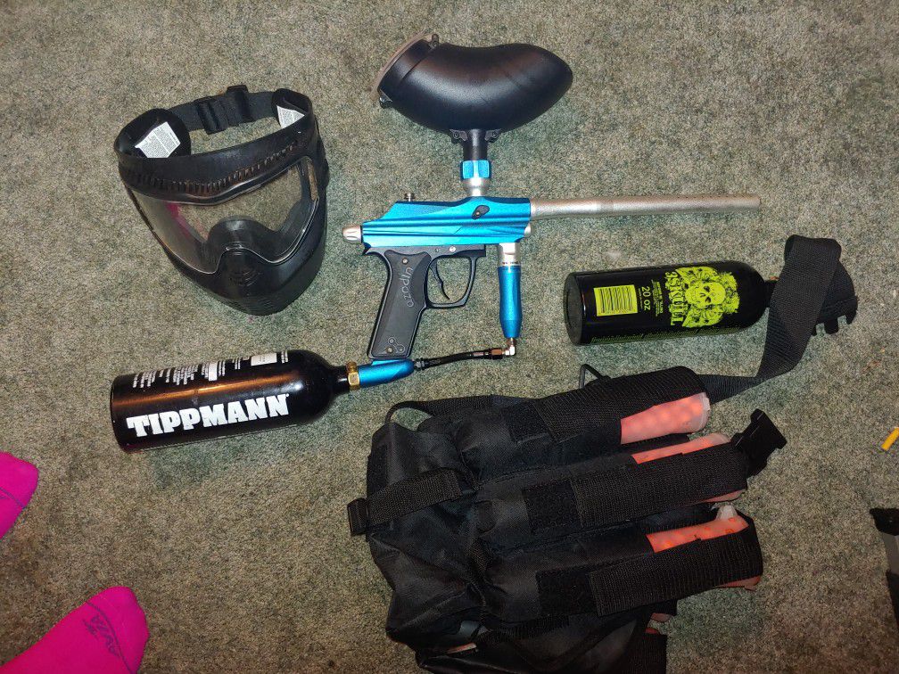 Paint Ball Gun With Extra Items