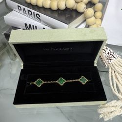 V c & A Green Bracelet 