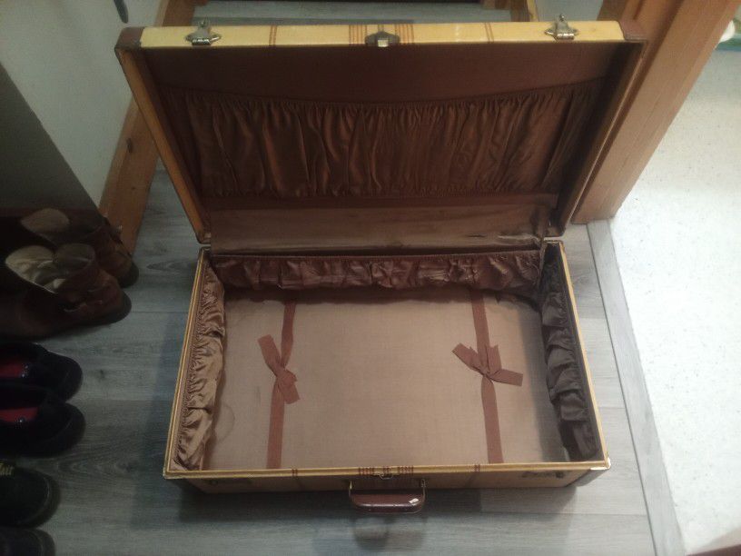 Antique Suitcase Mint Condition 