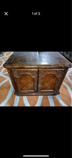 Vintage French Provincial End Table / Cabinet