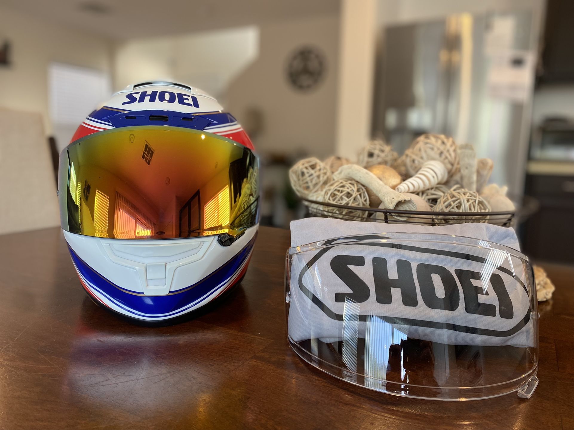Shoei X-14 Eddie Lawson LIMITED EDITION MotoGP Racing Motorcycle Helmet Size M w/2 Visors In MINT CONDITION