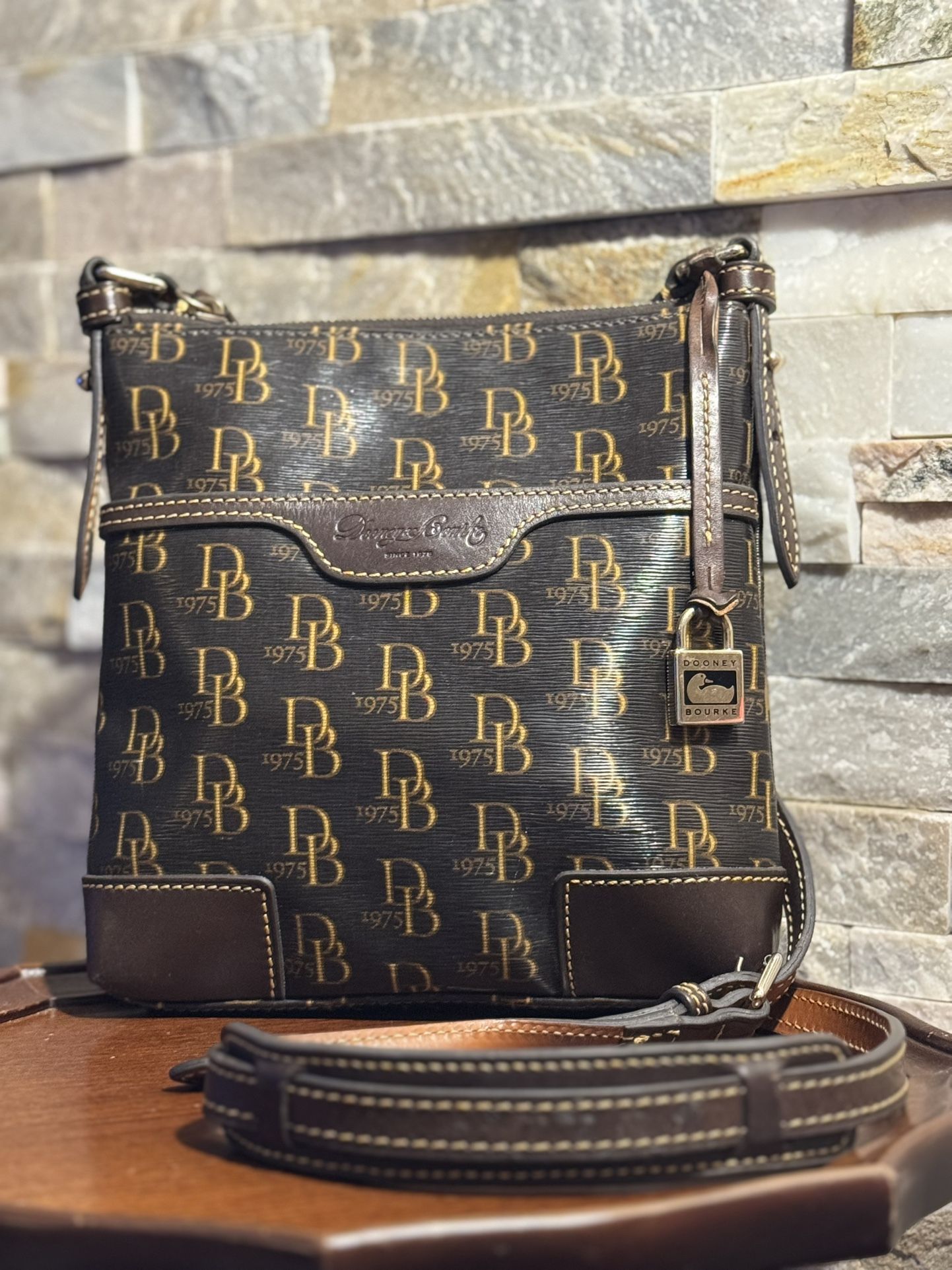 Dooney & Bourke Classic 1975 Signature Leather Crossbody Letter Carrier Bag EUC