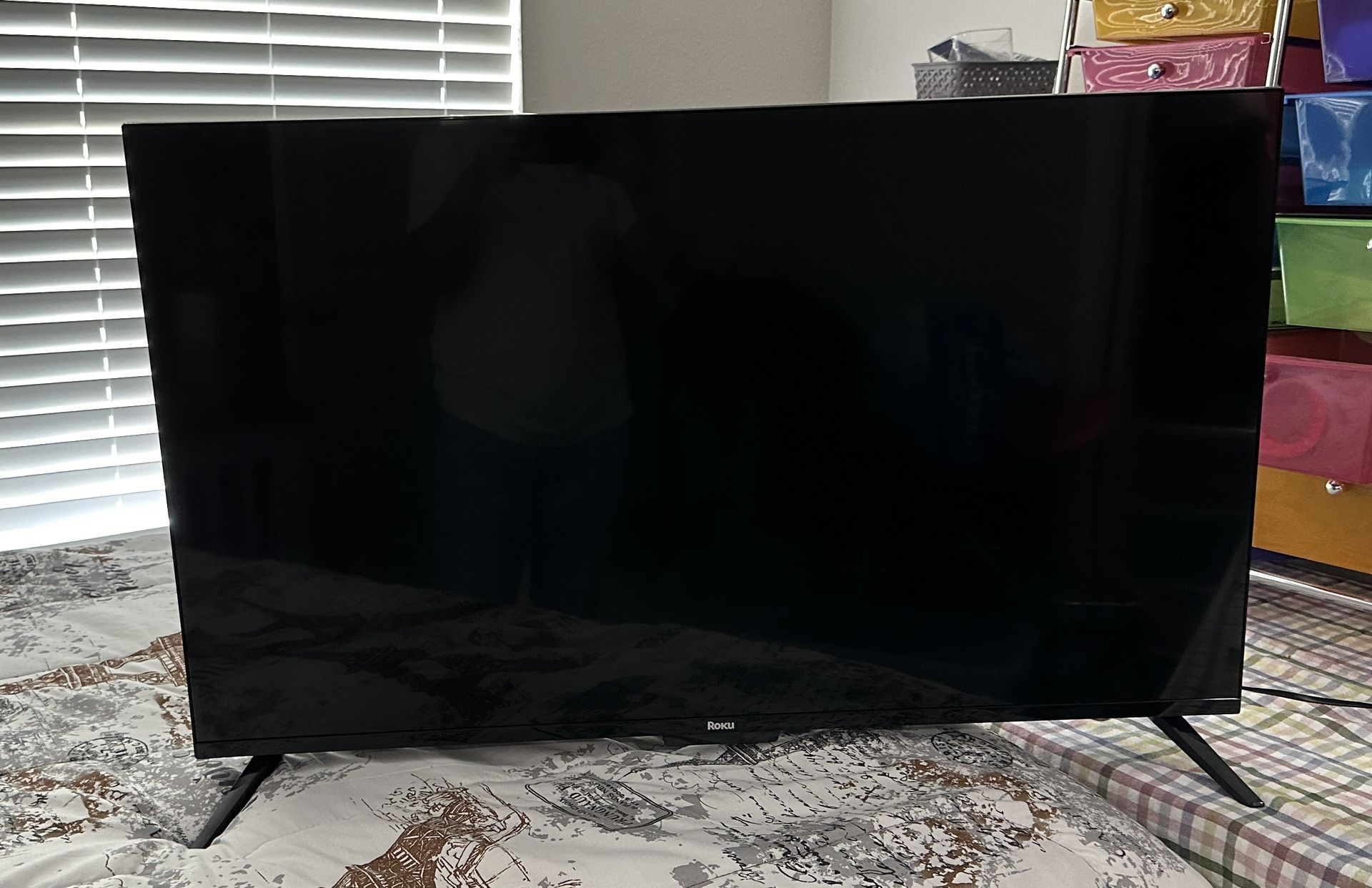 Brand New 43 Inch Roku Tv Only Had One Month