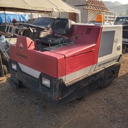 Advance Retriever 5200g Parking Lot Sweeper 