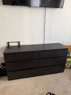 Black Chest of Drawers
