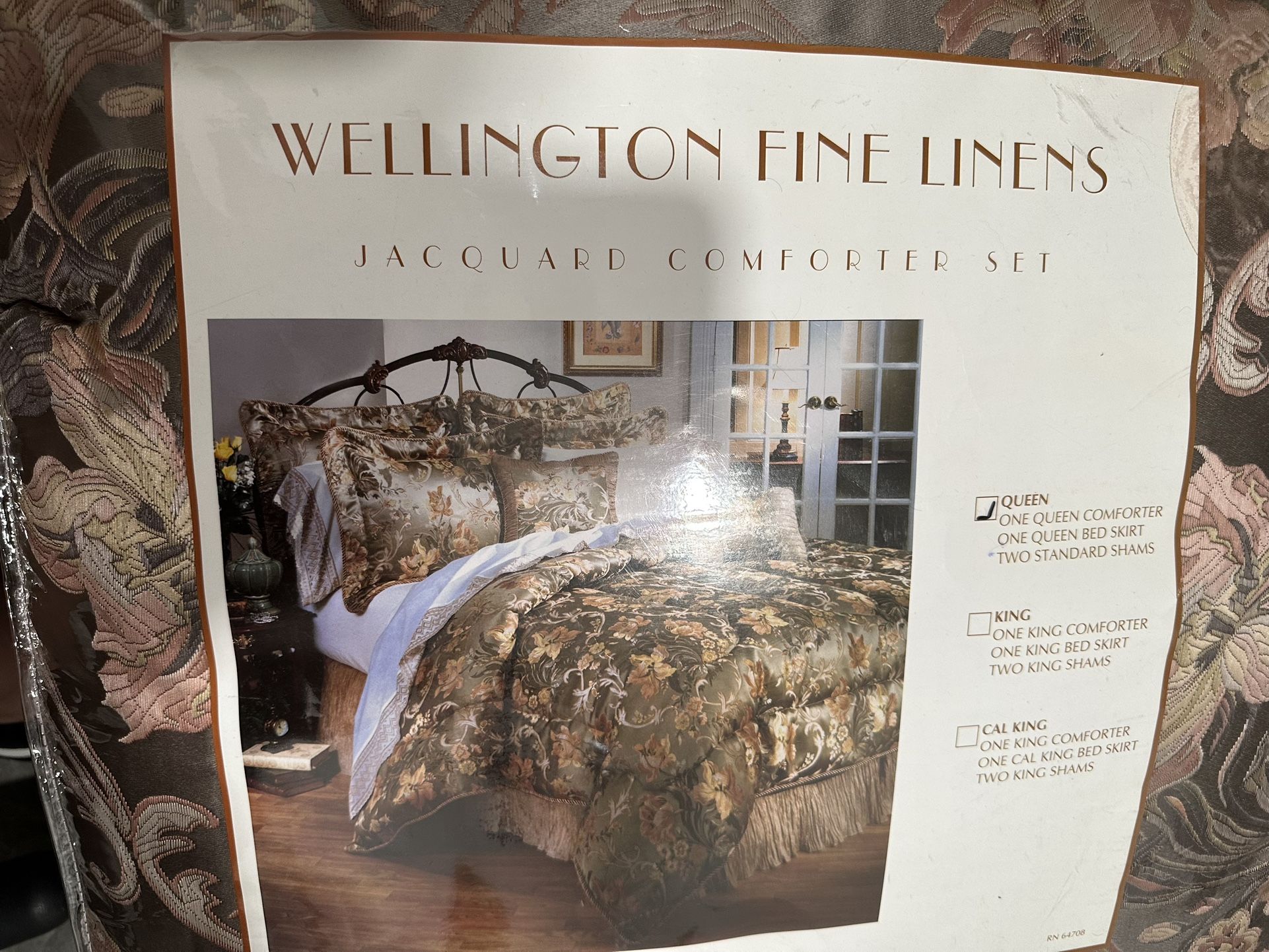 NEW Wellington Fine Linens Jacquard Comforter Set - Queen