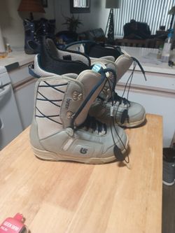 Women Size 7 Burton Moto Snowboarding Boots In Nice Condition See Description