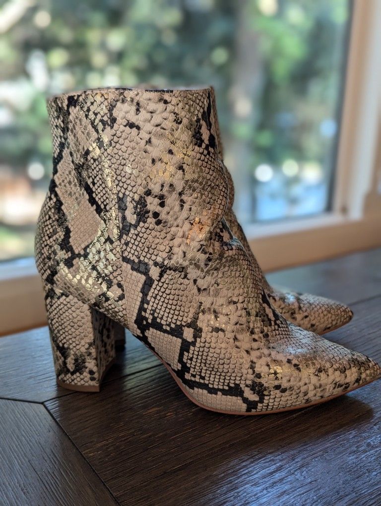 Size 9 Aldo Snake Boots