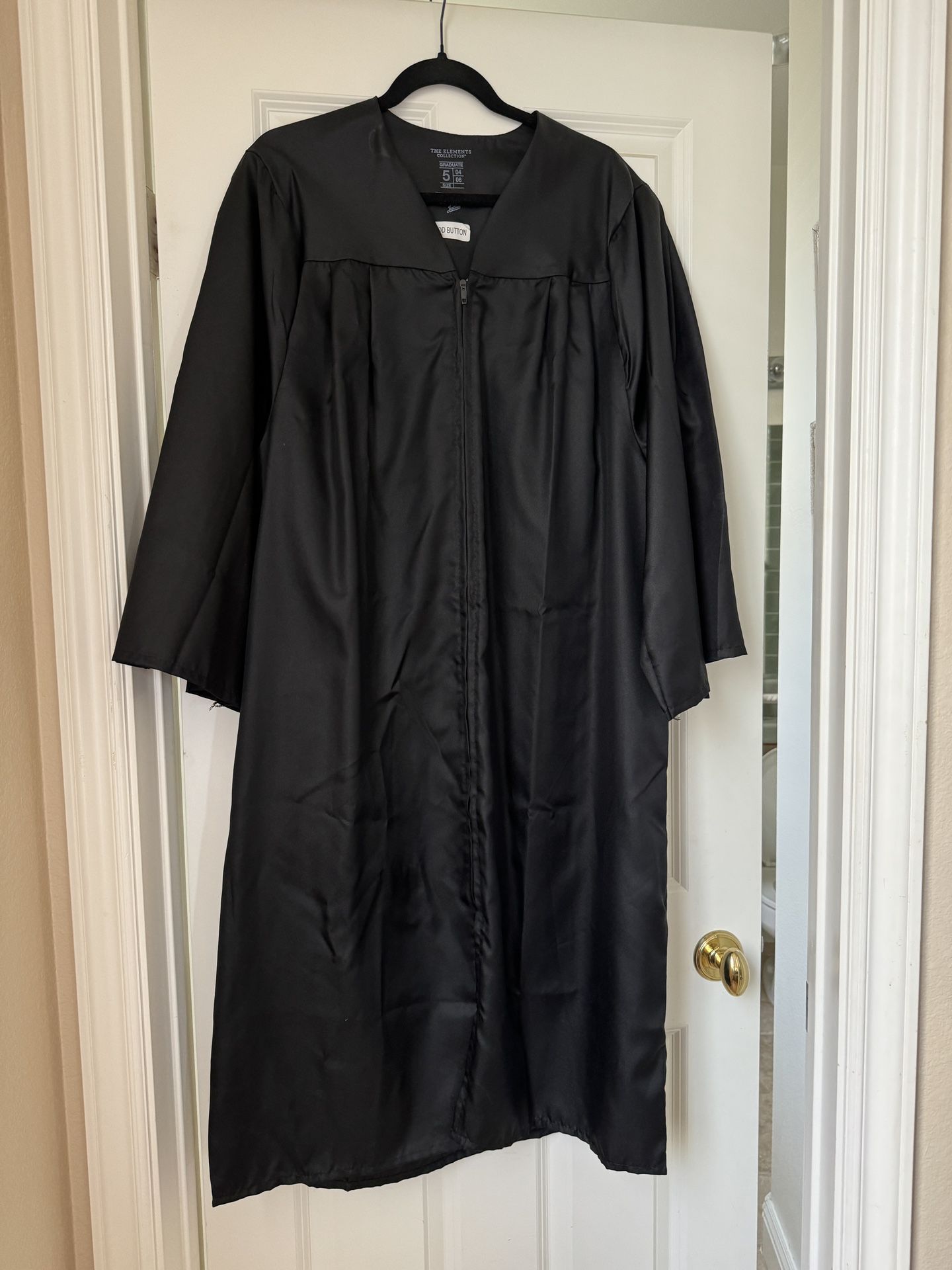 Graduation Gown - Black Size 5’4” - 5’6”