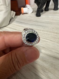 Anillo de plata 925 . Tiene un pequeño golpecito en la piedra pero apenas se nota. Precio negociable
