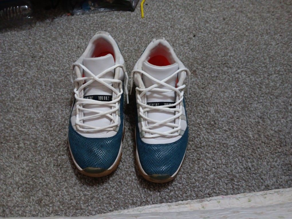 Jordan 11s Lows Snake Skin Blue 