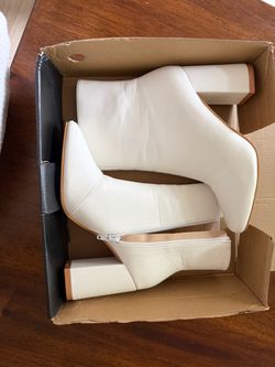 Fashion Nova White Boots
