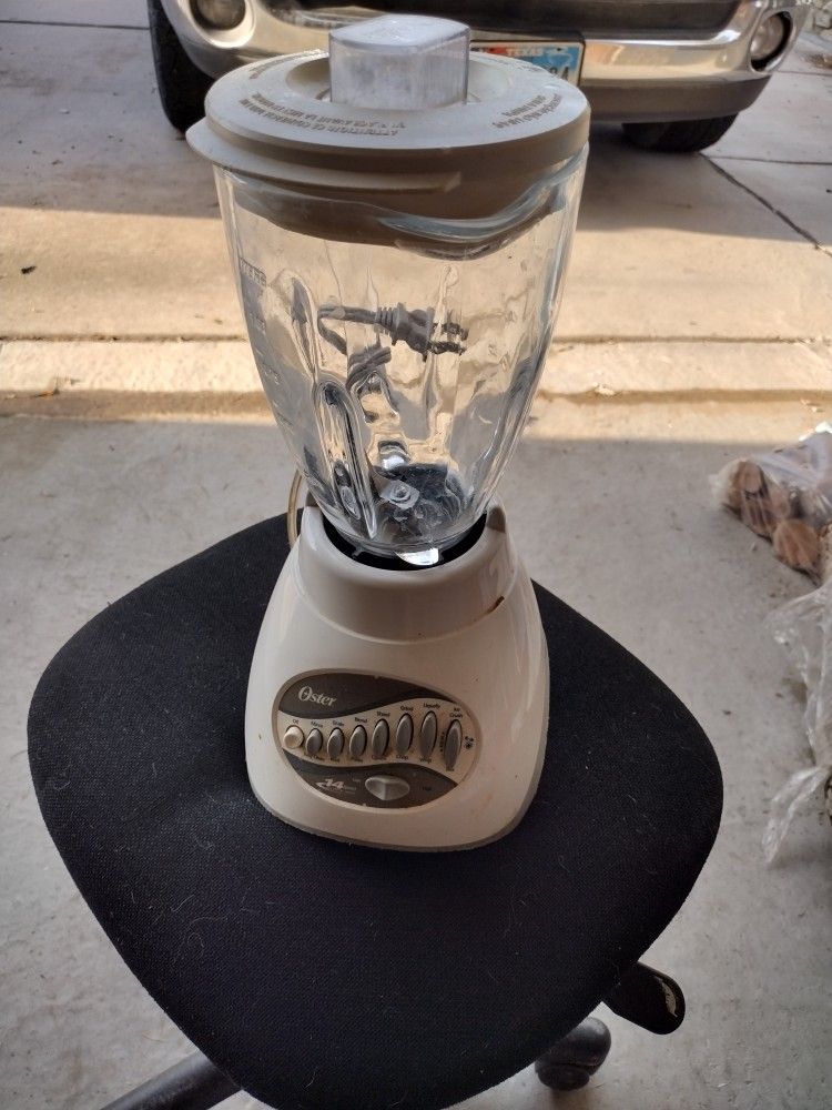 Oster Accurate Blend 200 Watt 14 Speed White Blender