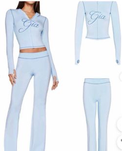 https://offerup.com/redirect/?o=SS5BTQ==.GIA Gia Light Blue Long Sleeve Top with pants