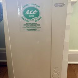 DeLonghi Pinguino Portable Air Conditioner 11500 BTU’S - PAC N115EC 