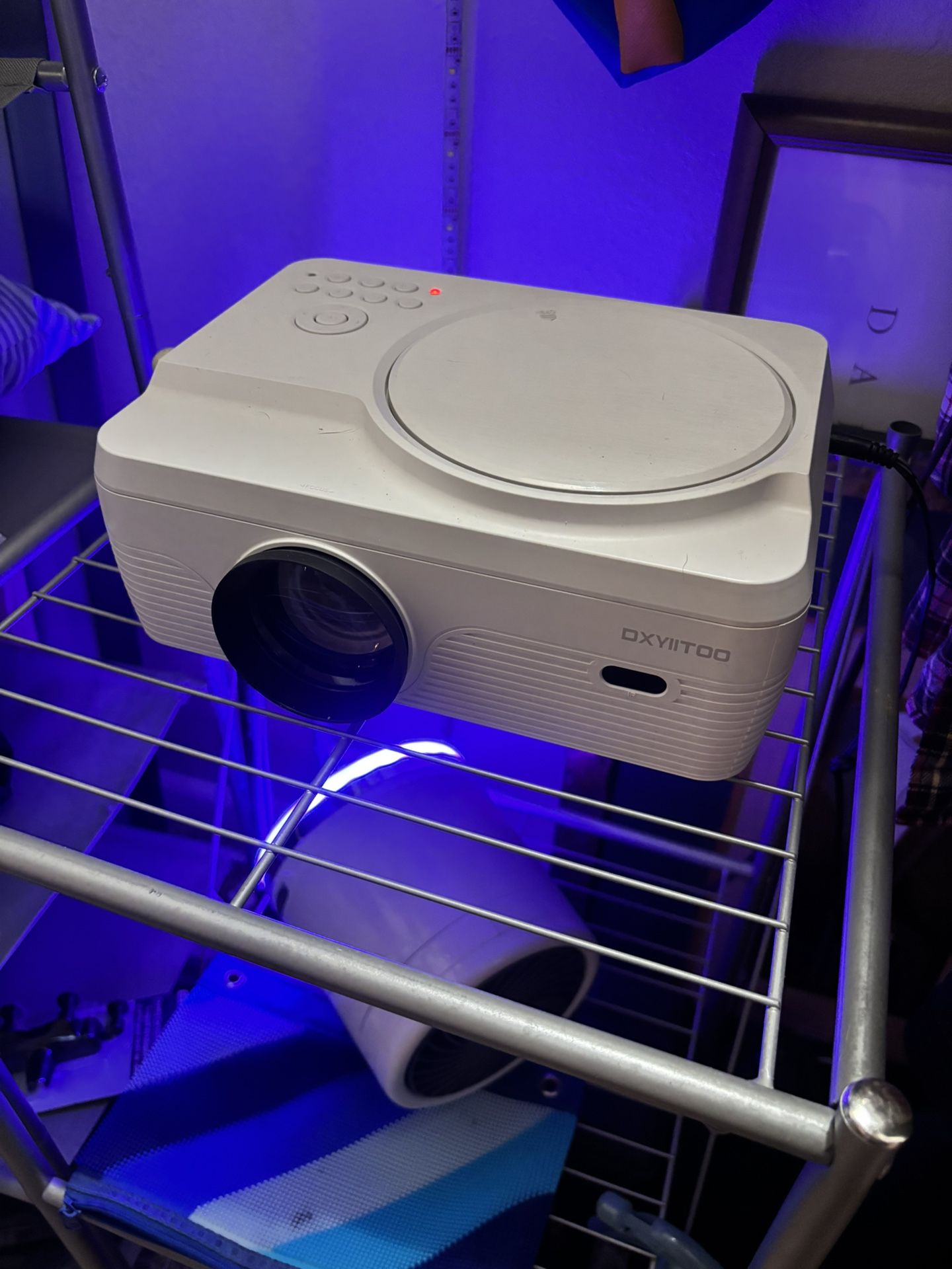 🌟 Nice 1080p Projector (2800 Lumens) - Movie Night Hero! 🎬
