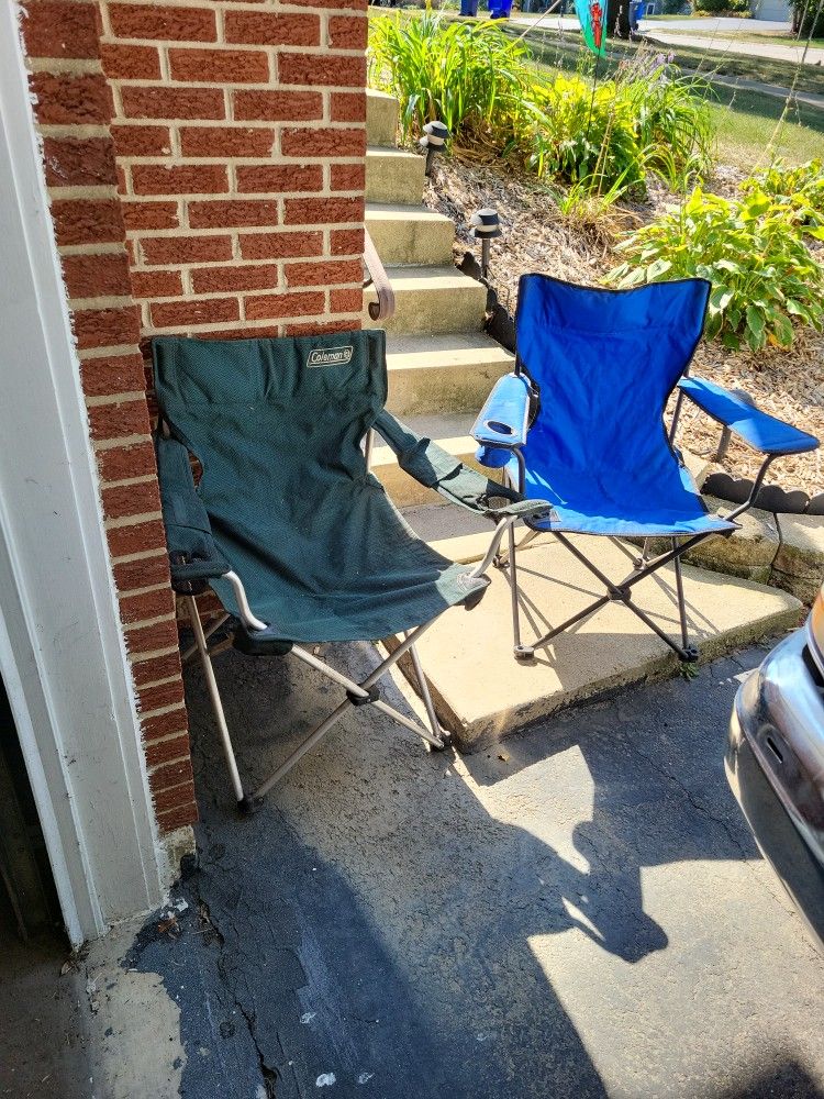 2 Outdoor Folding Chairs
