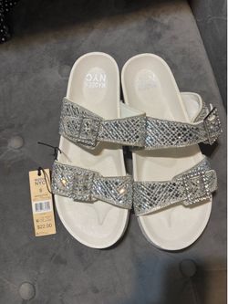 Woman’s sandals brand new size 9