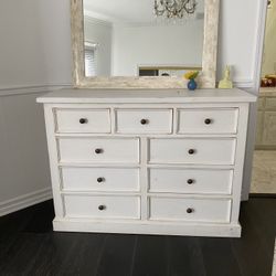 Dresser set