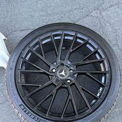 Mercedes Black 20inch rims with tires