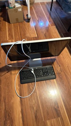 Apple iMac All-in-One Desktop Computer FOR PARTS