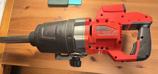 Milwaukee. FUEL 1”D Impacts wrench 