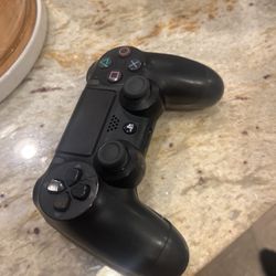 PS4 Controller Slightly Used.