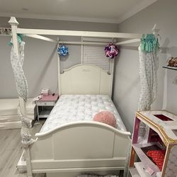 White Pottery Barn Madeline double full  canopy trundle bed