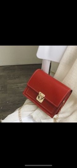 Red Small Shoulder Gold Clasp Bag 