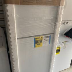 Whirlpool Refrigerator new