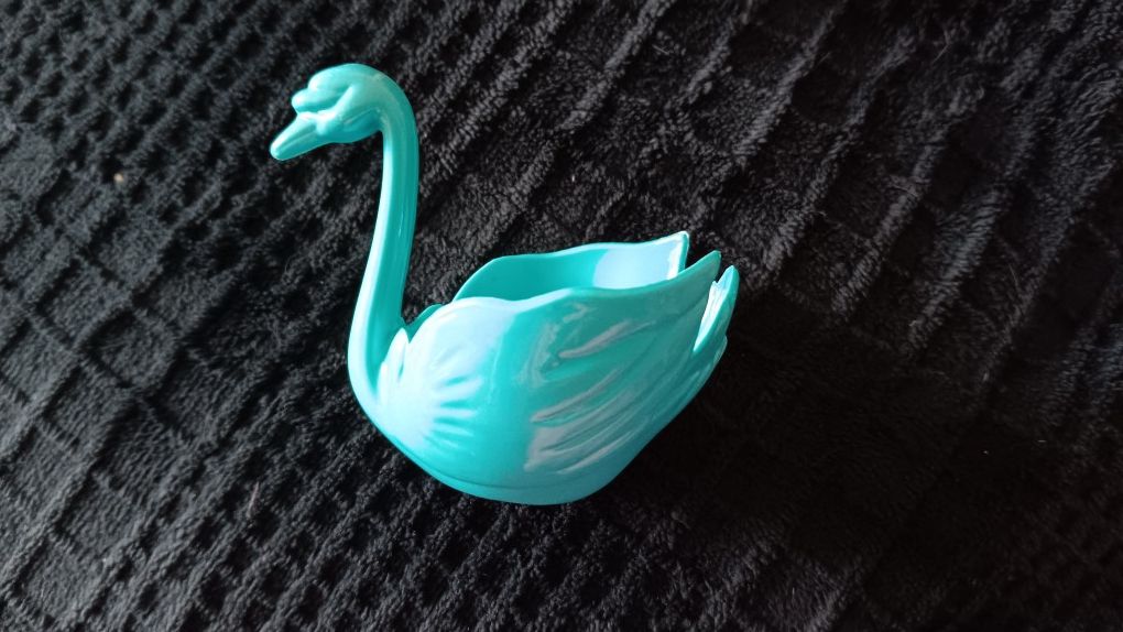 Wilton Turqoise Swan Party Favors