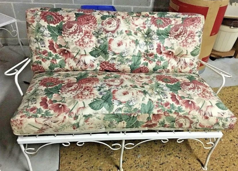 Vintage Metal Outdoor Furniture Loveseat with Cushions 44"L x 22"D x 28.5"h x 13"h Great Condition!