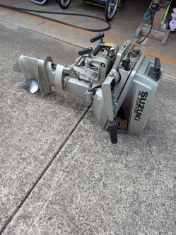 Suzuki DT8C Outboard motor 8hp
