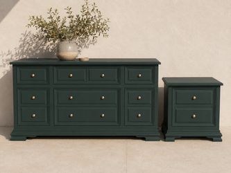 Tierra by Kent-Coffey Solid Oak 9-Drawer Dresser & Nightstand Set