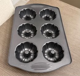 Wilton 6 Bundtlette Pan