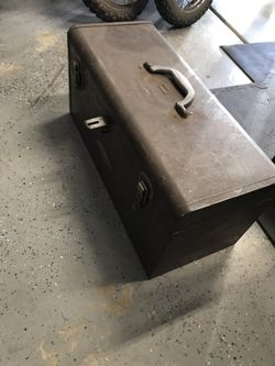 Metal tool box