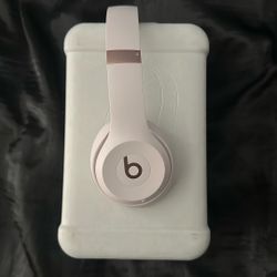 Beats Solo 4 Cloud Pink