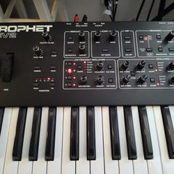 Prophet REV2 Analogue Synth