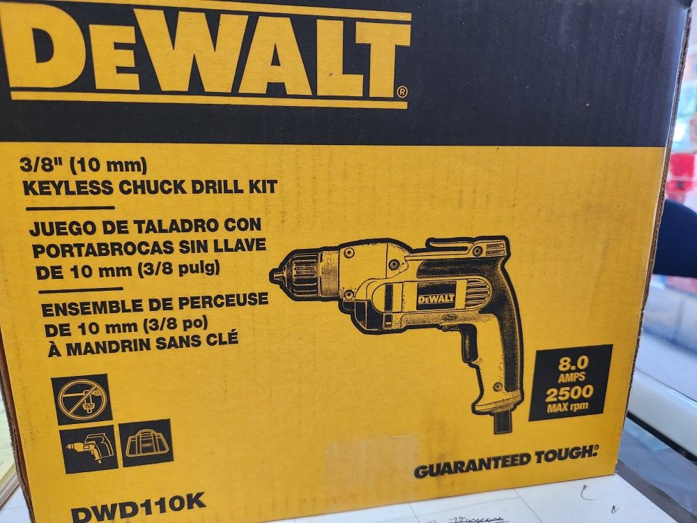 Dewalt 3/8" Keyless Chuck Drill Kit. Bag Incl